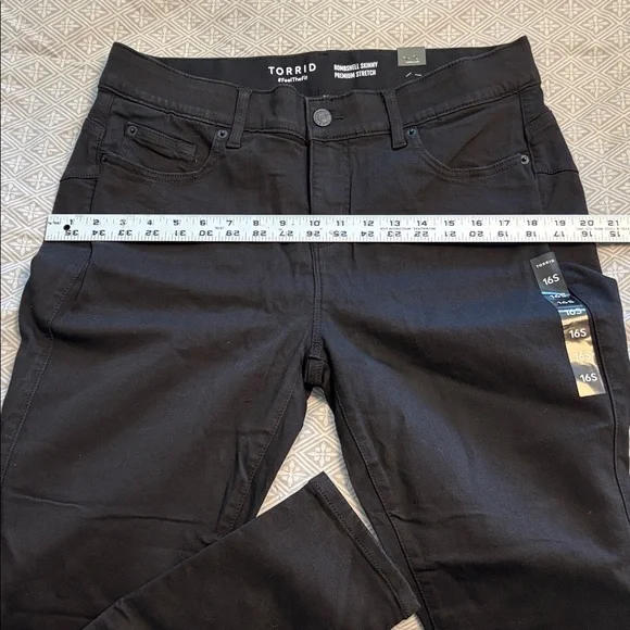 Size 16S 16 short Torrid Bombshell skinny jeans black NWT - Picture 5 of 8